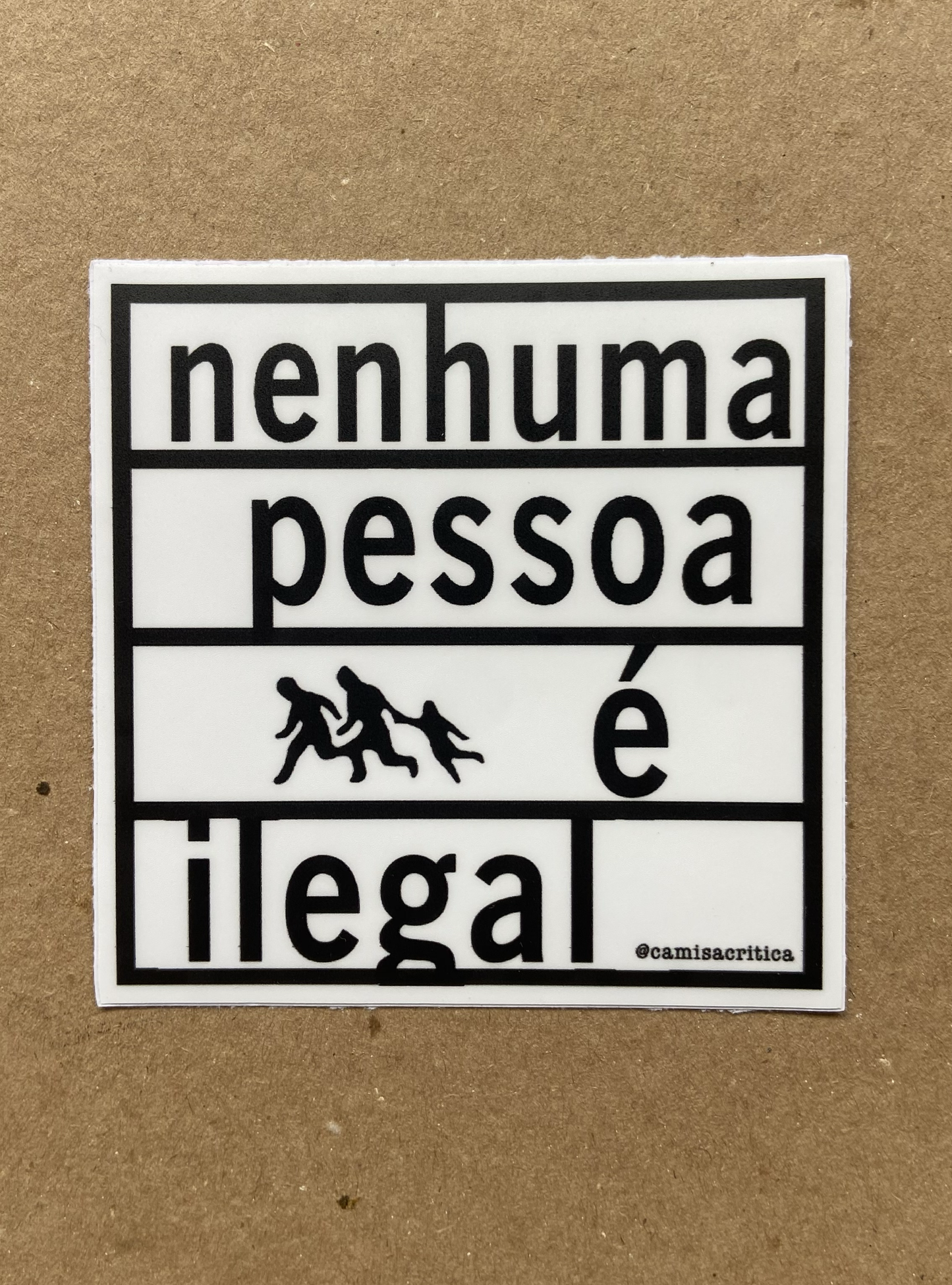 Adesivo Nenhuma pessoa é ilegal