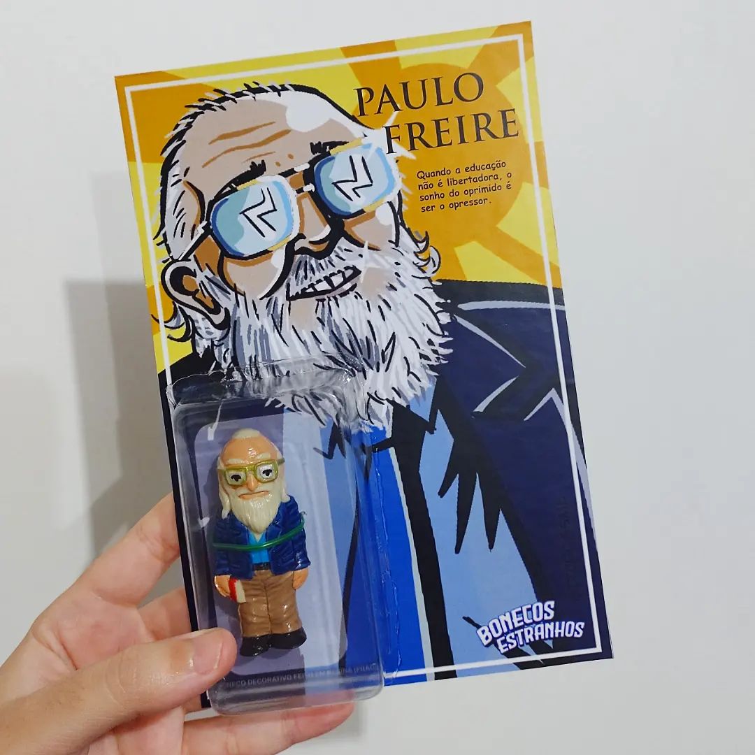 Boneco Estranho Paulo Freire